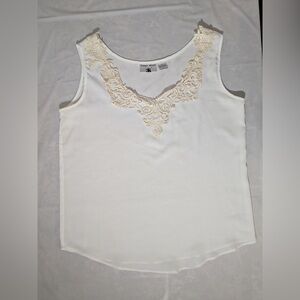 ILYSSA Maxx white sleeveless top with a lace neckline. 100% polyester Size M